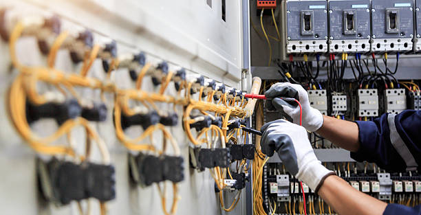 Professional Electrician technician working in Del Norte, CO